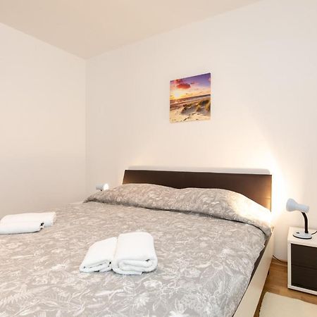 Justic Apartment Кърк Екстериор снимка